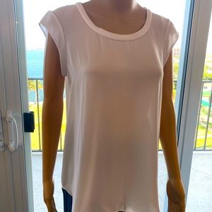 Women’s Banana Republic shirt sleeve white blouse. Sz Small. Pullover.Pre-owned